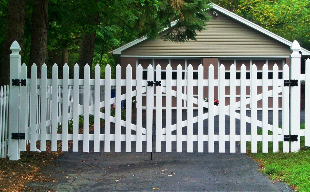 There are basically three types of timber fence post: Round, half-round and square. Webb’s can supply the home, farm and equestrian industry with a wide range of sizes and lengths. Both a classical, contemporary or modern look can be achieved with aluminium, steel and wrought iron for fencing. Aluminium in particular has also become a trend for people living by the sea where corrosion is highly evident. Aluminium’s special property prevents it from rusting by forming a layer of aluminium oxide on the surface. Furthermore, our aluminium products are powder coated giving it another layer of protection and enhanced the finish look.
